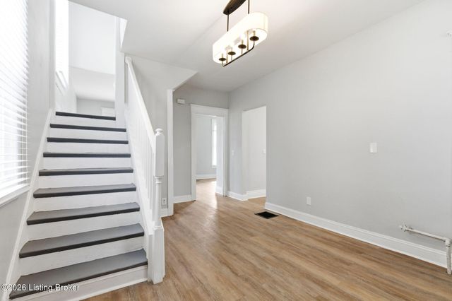 626 S 40th St, Louisville, KY 40211