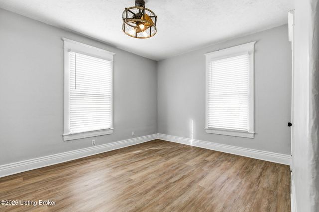 626 S 40th St, Louisville, KY 40211