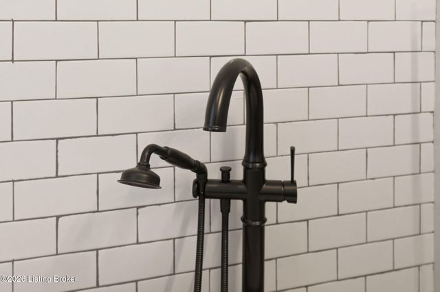 626 S 40th St, Louisville, KY 40211