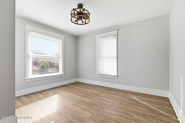 626 S 40th St, Louisville, KY 40211