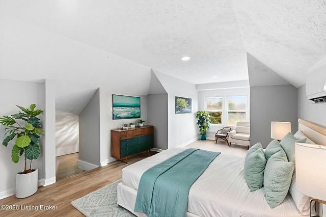 626 S 40th St, Louisville, KY 40211