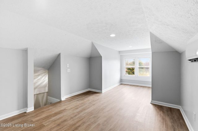 626 S 40th St, Louisville, KY 40211