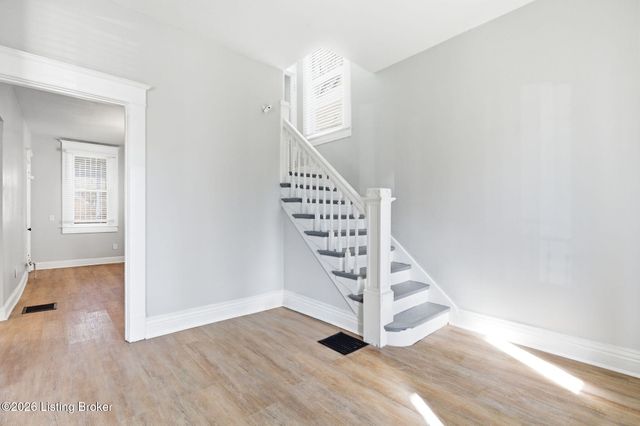 626 S 40th St, Louisville, KY 40211