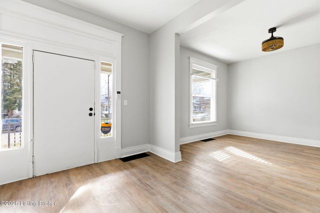 626 S 40th St, Louisville, KY 40211