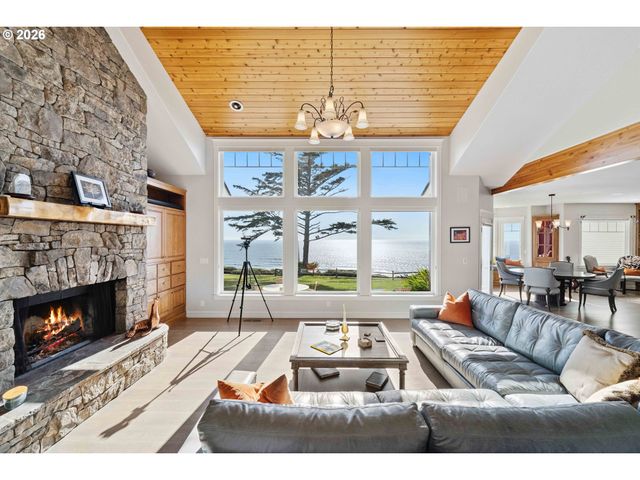 88248 TOKYO Ln, Bandon, OR 97411
