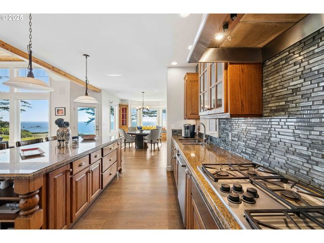 88248 TOKYO Ln, Bandon, OR 97411