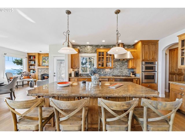 88248 TOKYO Ln, Bandon, OR 97411