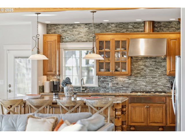 88248 TOKYO Ln, Bandon, OR 97411
