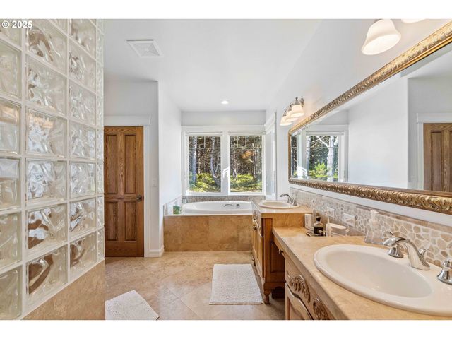 88248 TOKYO Ln, Bandon, OR 97411