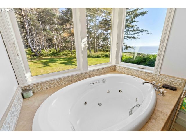 88248 TOKYO Ln, Bandon, OR 97411