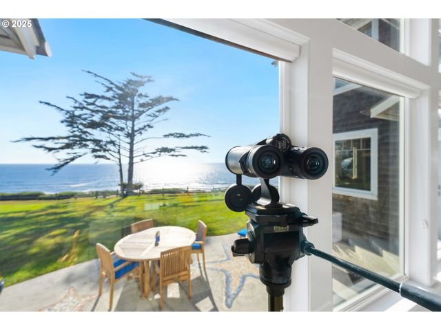 88248 TOKYO Ln, Bandon, OR 97411