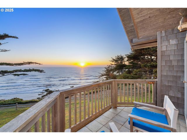 88248 TOKYO Ln, Bandon, OR 97411