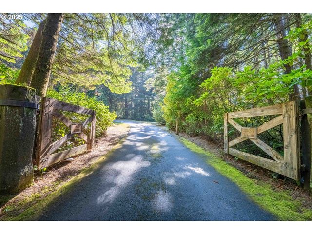 88248 TOKYO Ln, Bandon, OR 97411
