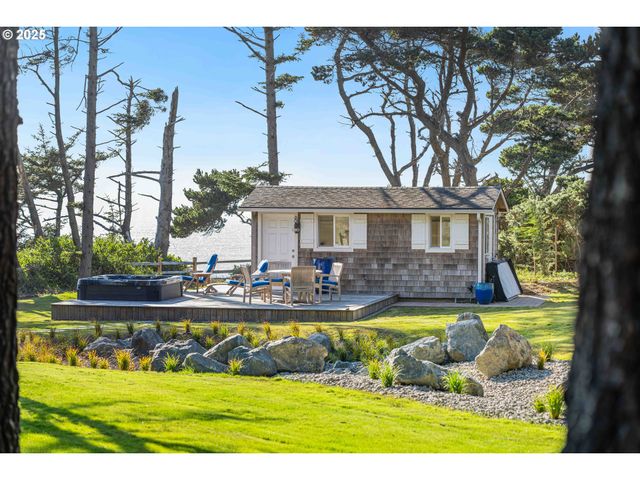 88248 TOKYO Ln, Bandon, OR 97411