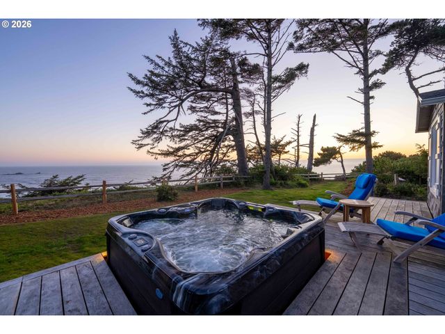 88248 TOKYO Ln, Bandon, OR 97411