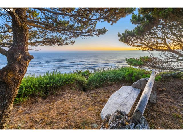 88248 TOKYO Ln, Bandon, OR 97411