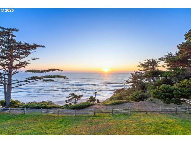 88248 TOKYO Ln, Bandon, OR 97411