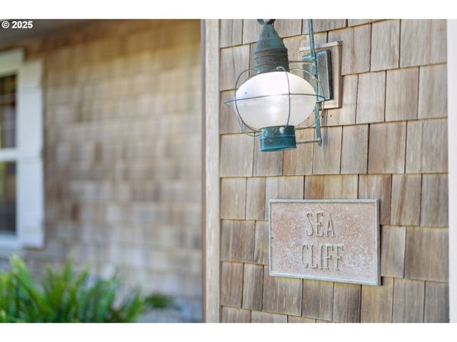 88248 TOKYO Ln, Bandon, OR 97411