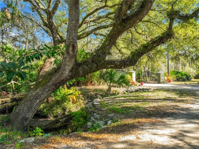 1825 PAMS WAY, Geneva, FL 32732