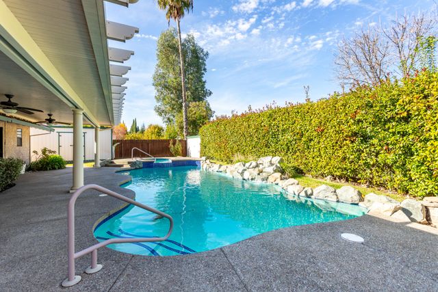 2238 Sophy Place, Redding, CA 96003