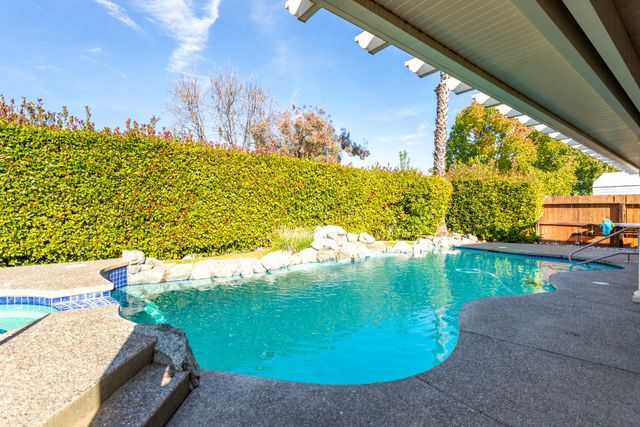 2238 Sophy Place, Redding, CA 96003