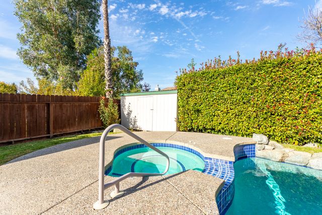 2238 Sophy Place, Redding, CA 96003