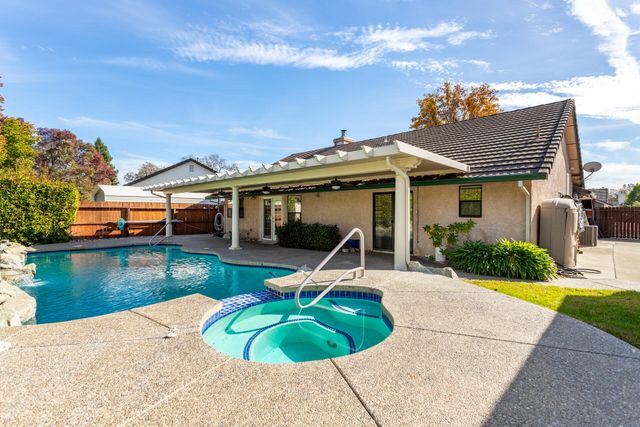 2238 Sophy Place, Redding, CA 96003