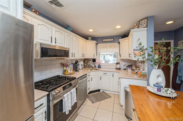 389 Briarwood Road, Massapequa, NY 11758