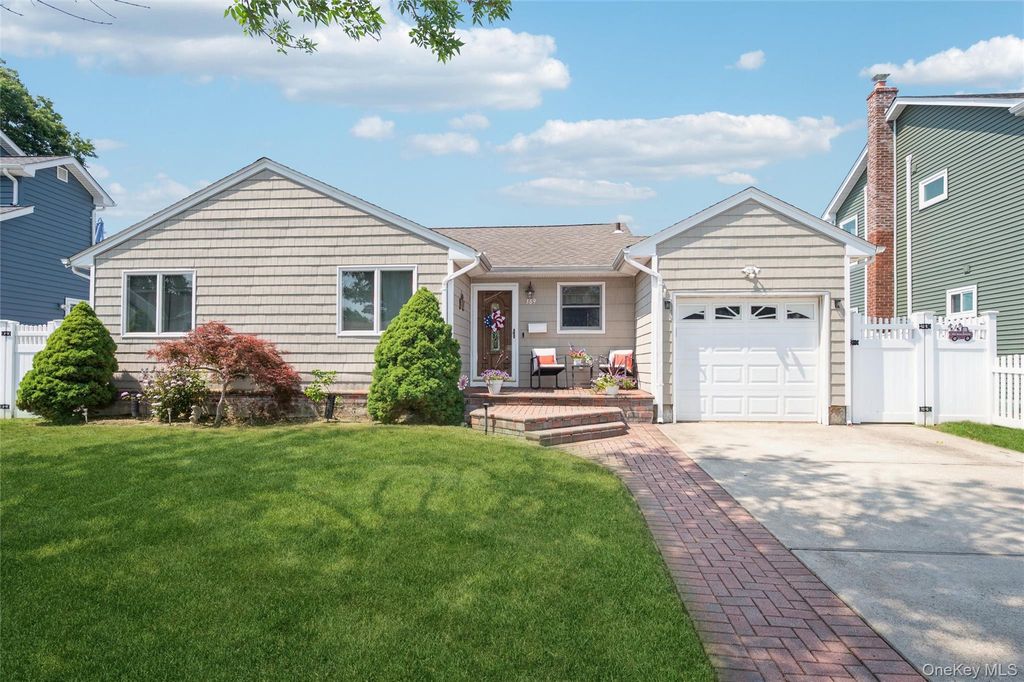 389 Briarwood Road, Massapequa, NY 11758
