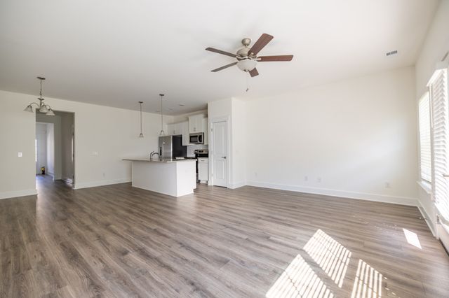 1086 Sweetleaf Dr, Franklin, TN 37064
