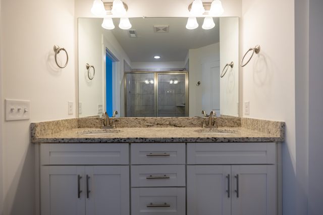 1086 Sweetleaf Dr, Franklin, TN 37064
