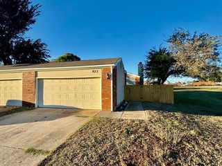 925 Swan Lake Court, Edmond, OK 73003