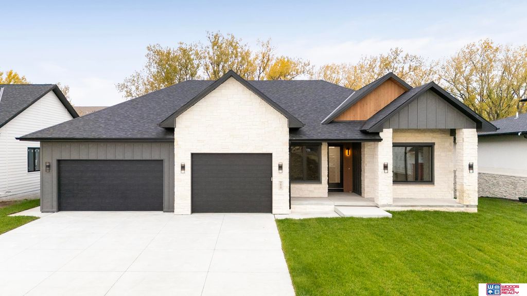 3650 Wilderness Hills Boulevard, Lincoln, NE 68516