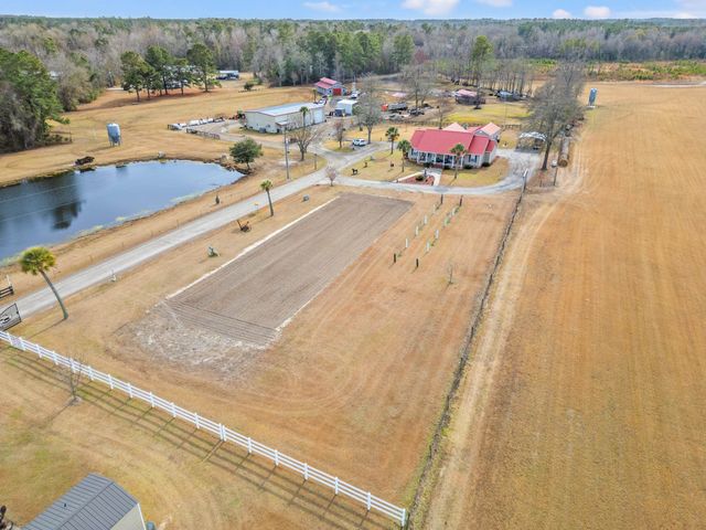 795 Dog Bluff Rd., Galivants Ferry, SC 29544