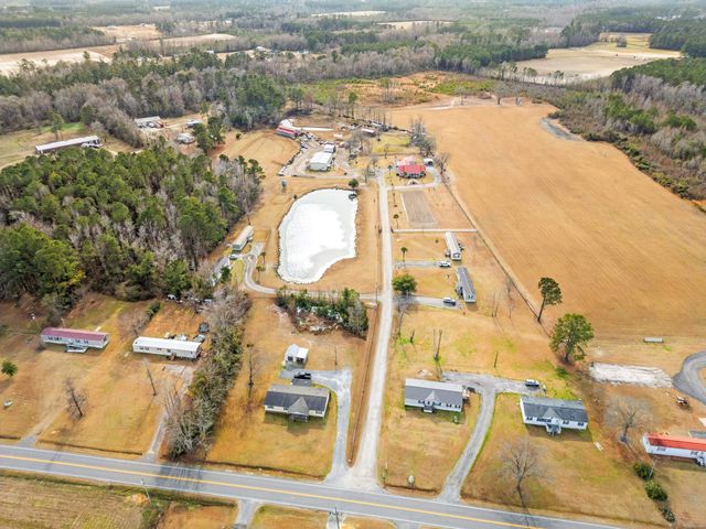 795 Dog Bluff Rd., Galivants Ferry, SC 29544