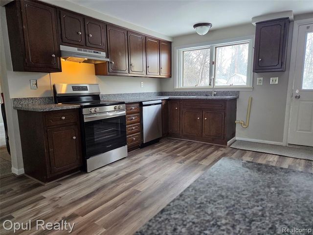 164 Spring Park, Walled Lake, MI 48390