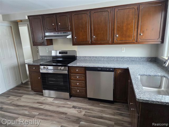 164 Spring Park, Walled Lake, MI 48390