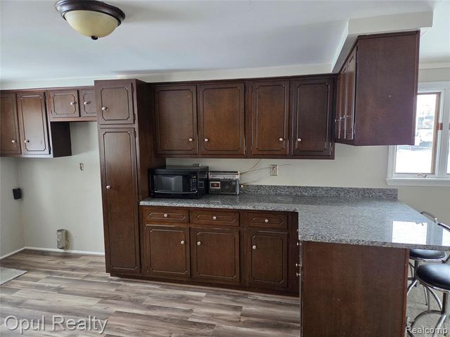 164 Spring Park, Walled Lake, MI 48390