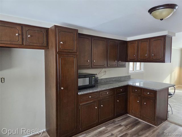 164 Spring Park, Walled Lake, MI 48390