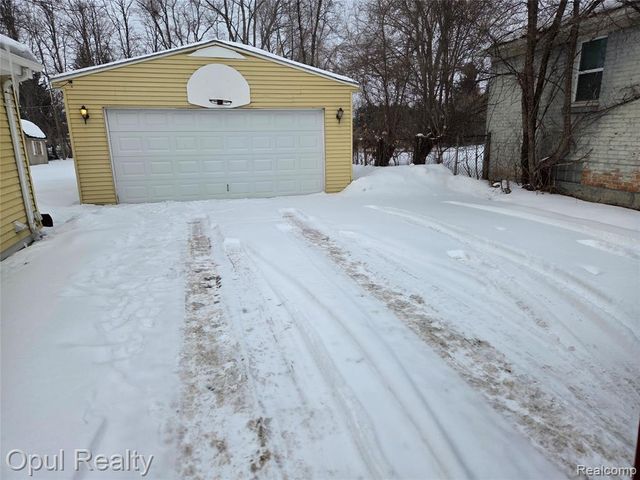 164 Spring Park, Walled Lake, MI 48390