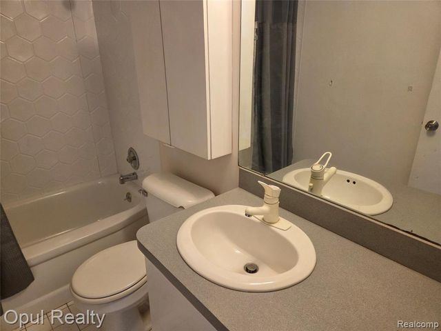 164 Spring Park, Walled Lake, MI 48390