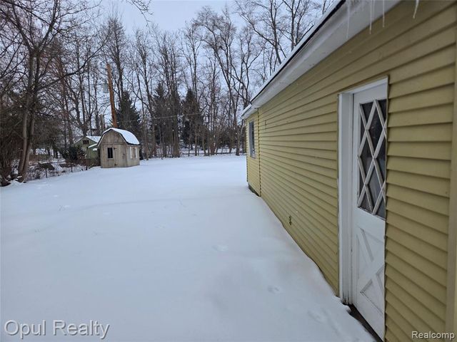 164 Spring Park, Walled Lake, MI 48390