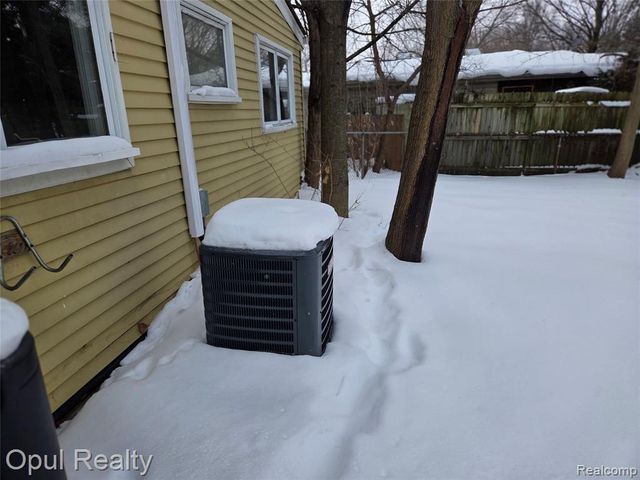 164 Spring Park, Walled Lake, MI 48390