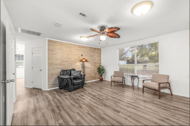 328 Creekview Meadows Drive, Springtown, TX 76082