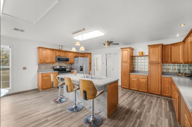 328 Creekview Meadows Drive, Springtown, TX 76082