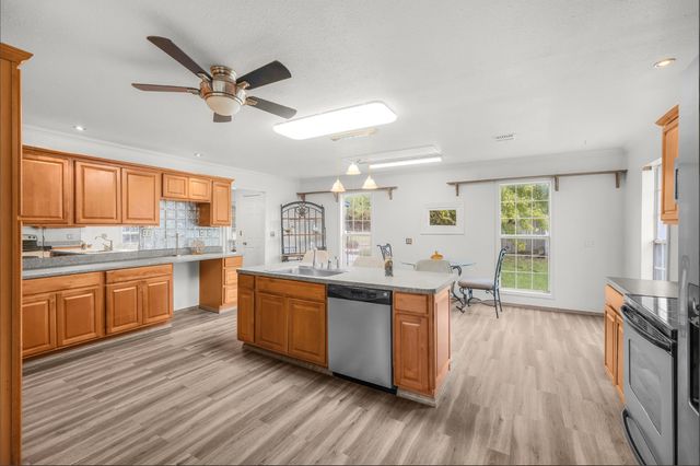 328 Creekview Meadows Drive, Springtown, TX 76082