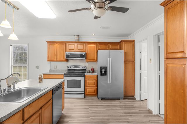 328 Creekview Meadows Drive, Springtown, TX 76082