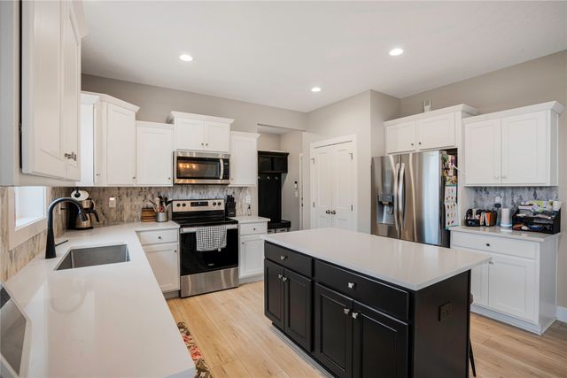 1425 NE Poplar Court, Grimes, IA 50111