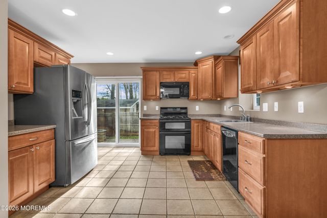 23 Oakland Mills Road, Manalapan, NJ 07726