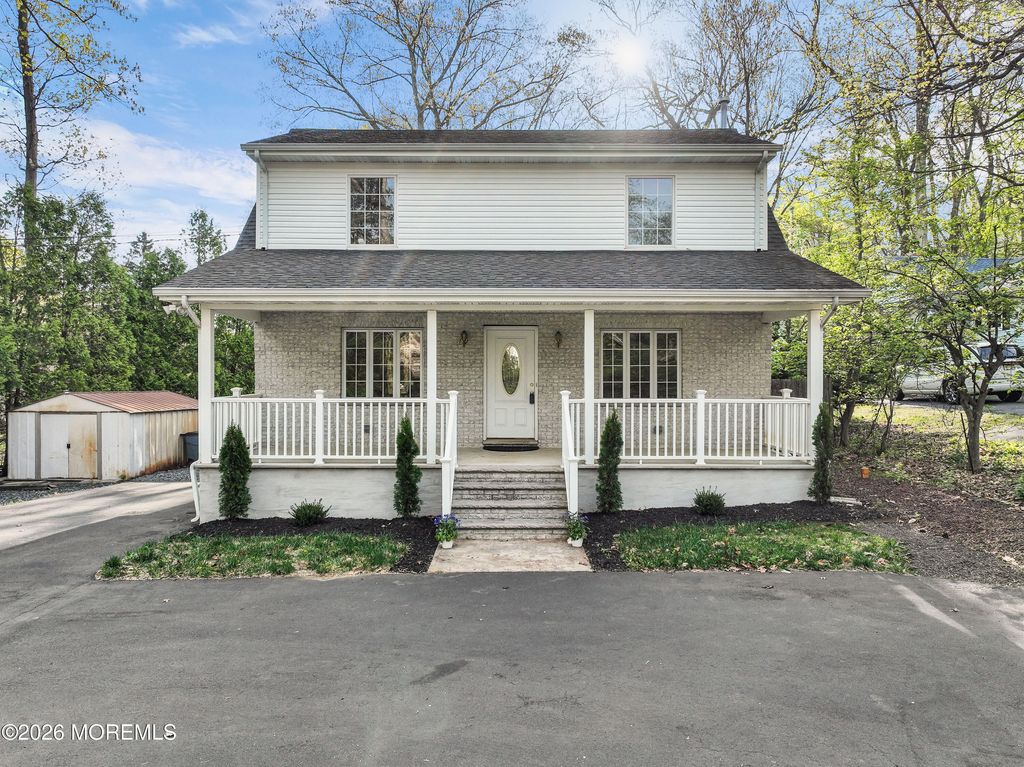 23 Oakland Mills Road, Manalapan, NJ 07726